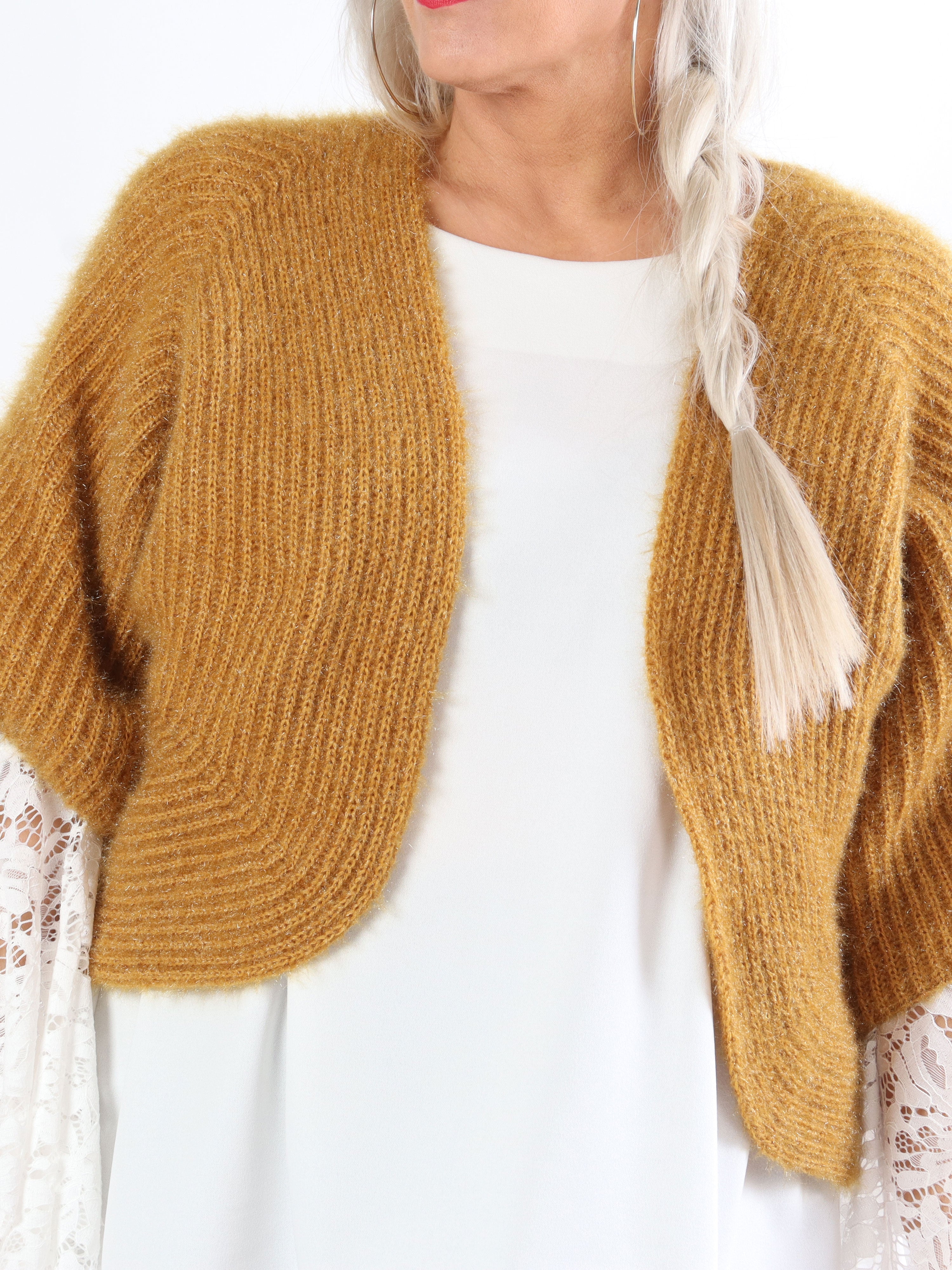 Franca - Söt fluffig plus size bolero i stickad form